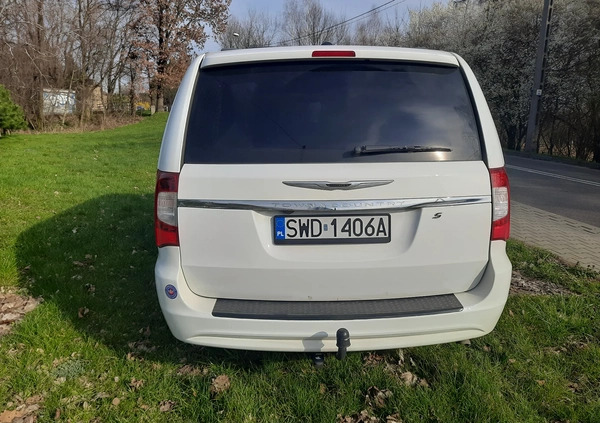 Chrysler Town &amp; Country cena 69000 przebieg: 140000, rok produkcji 2015 z Opole małe 92